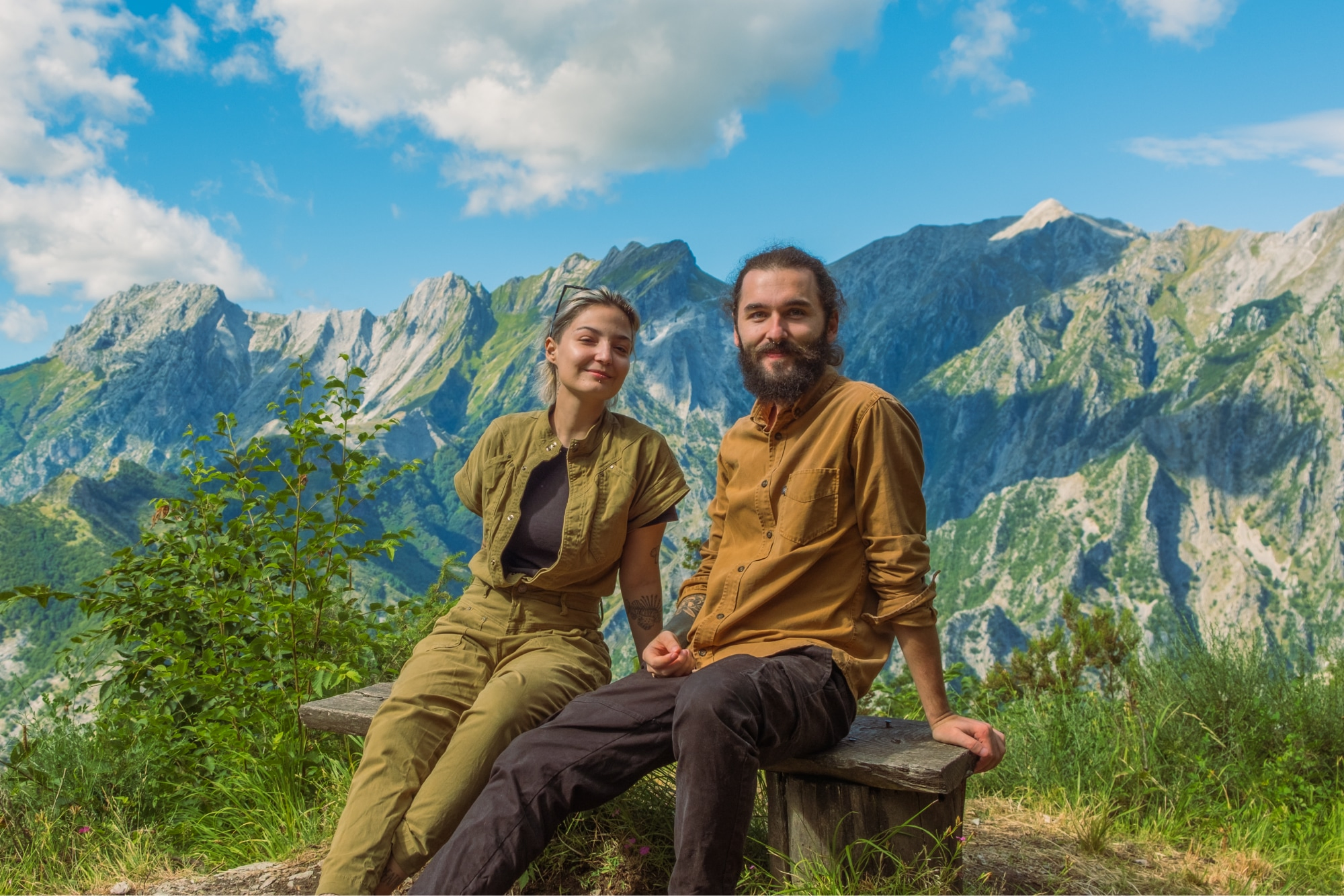 A Gaia e eu aproveitando a finitude do tempo nos Alpes Apuane - 2023